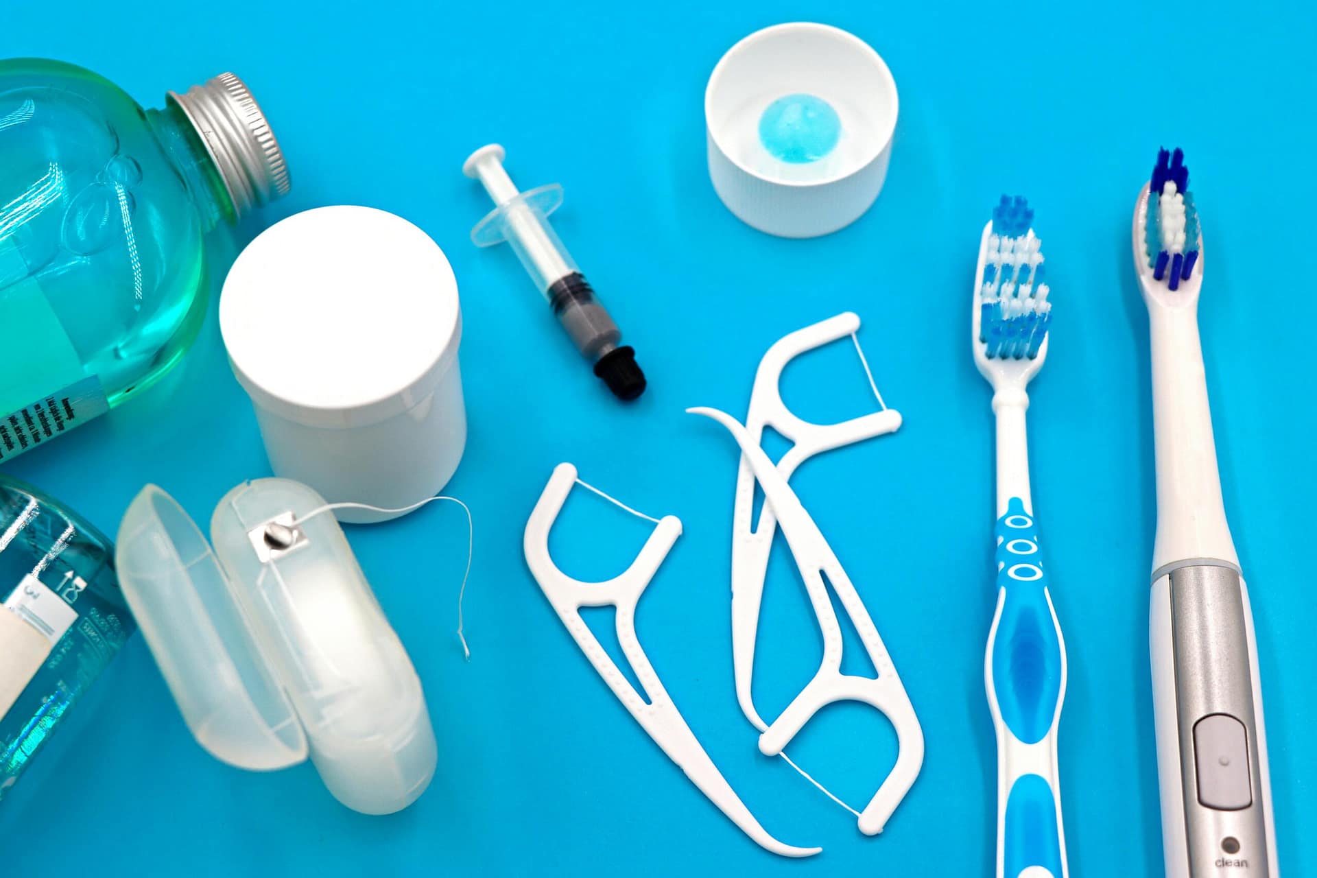 Flossing vs Brushing